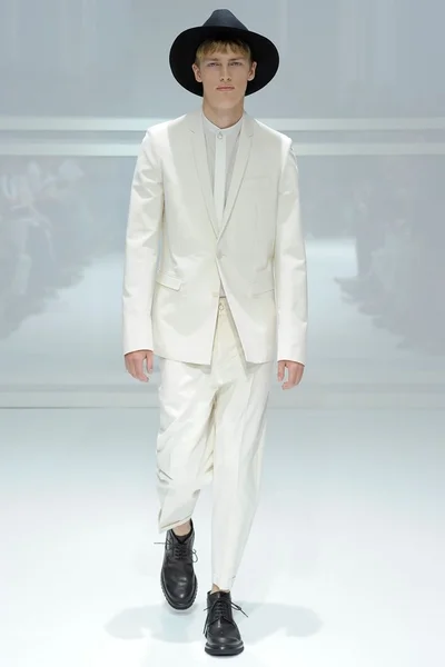 Look 1